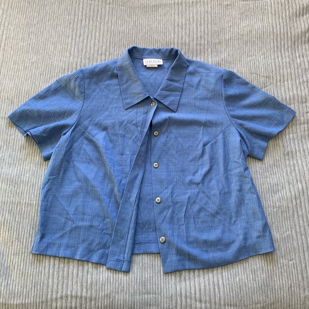 Women’s short sleeve buttondown